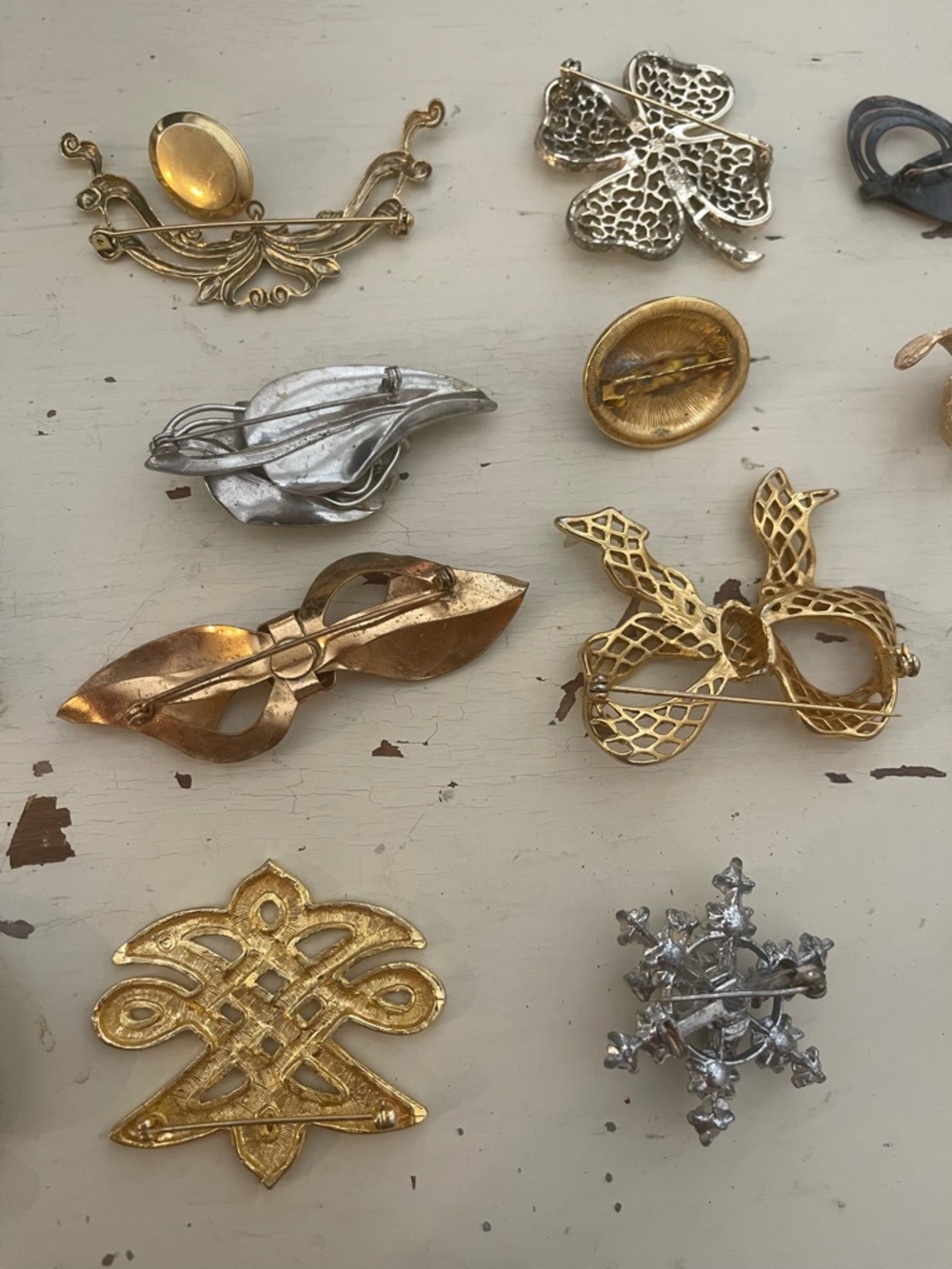 16 Vintage brooches HAVE WEAR AND TEAR (pls note overall value over 400$) - Picture 11 of 16